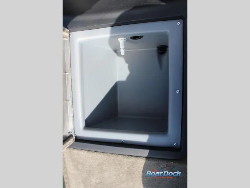 Slide: The Image of Tracker Bass Tracker Classic Limited 2026 - 15