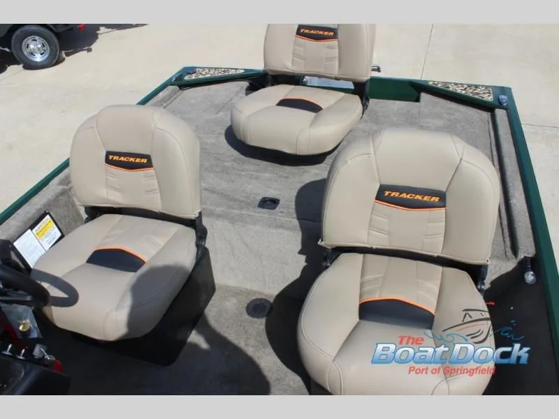 Slide: The Image of Tracker Bass Tracker Classic Limited 2026 - 16