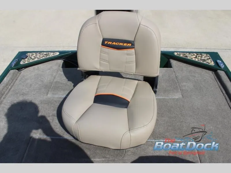 Slide: The Image of Tracker Bass Tracker Classic Limited 2026 - 17