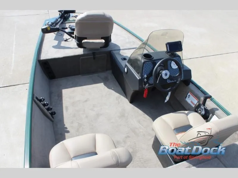 Slide: The Image of Tracker Bass Tracker Classic Limited 2026 - 19