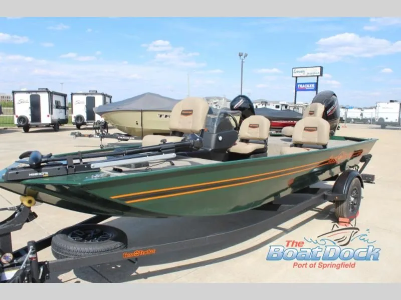 Slide: The Image of Tracker Bass Tracker Classic Limited 2026 - 3