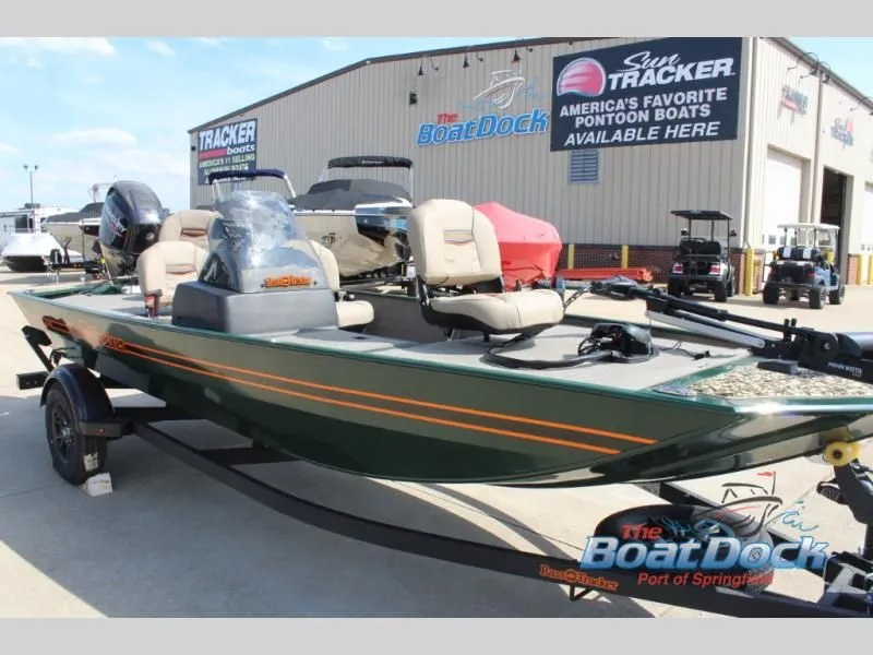 Slide: The Image of Tracker Bass Tracker Classic Limited 2026 - 5