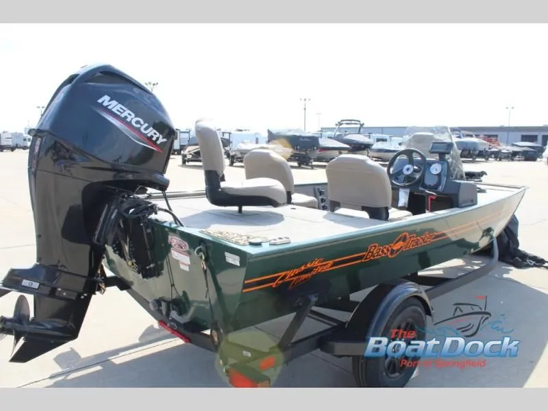 Slide: The Image of Tracker Bass Tracker Classic Limited 2026 - 7