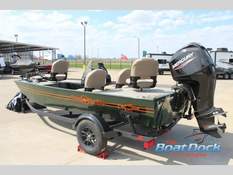 Slide: The Image of Tracker Bass Tracker Classic Limited 2026 - 9