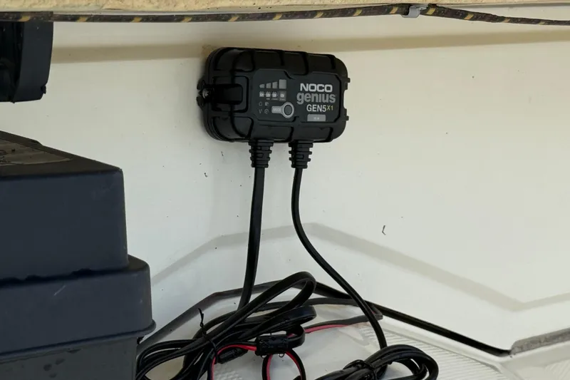 Slide: The Image of NOCO Genius GEN5X1 charger installed on 2018 Mako Pro Skiff 17 CC boat. - 28
