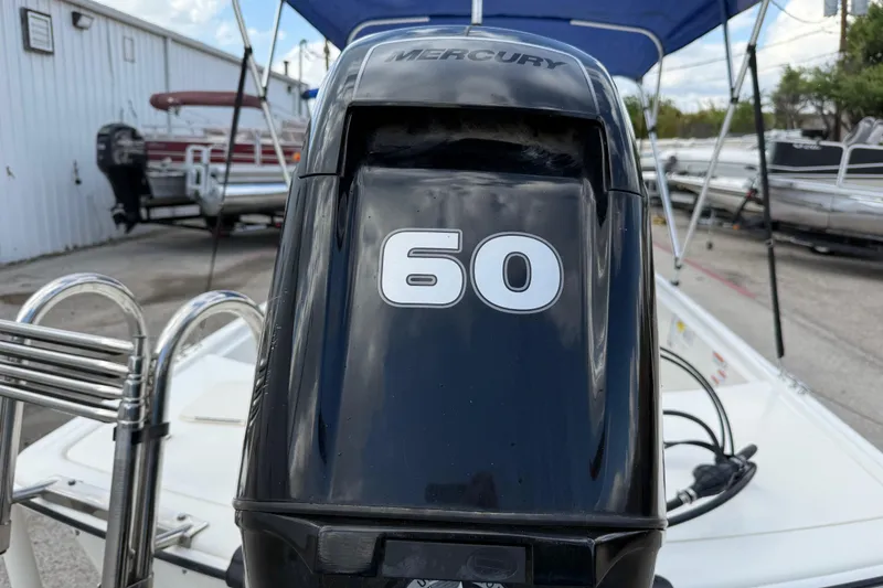 Slide: The Image of 2018 Mako Pro Skiff 17 CC with Mercury 60 horsepower outboard motor. - 32