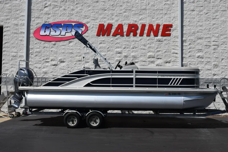The Image of 2021 Bennington L 23 Swingback pontoon boat at GSPS Marine dealership. - 1