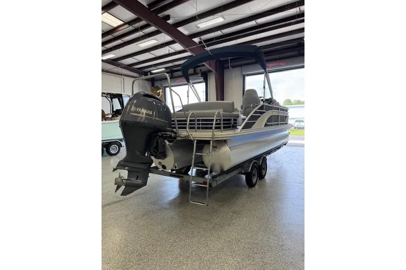 Slide: The Image of 2021 Bennington L 23 Swingback pontoon boat with Yamaha outboard motor in a showroom. - 17
