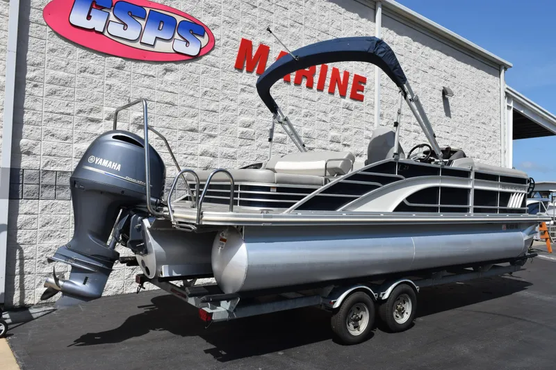Slide: The Image of 2021 Bennington L 23 Swingback pontoon boat with Yamaha engine at GSPS Marine. - 4