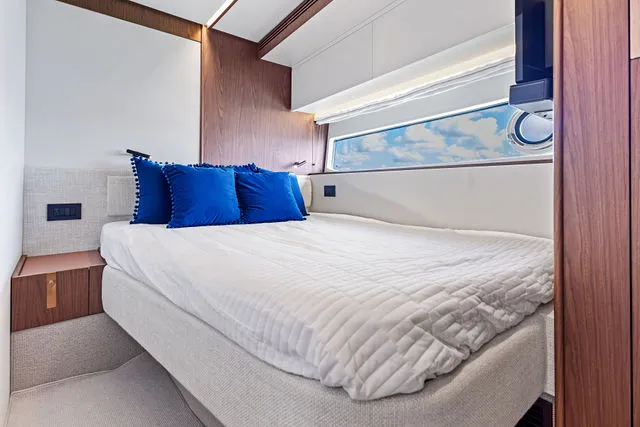 Slide: The Image of Azimut Fly 72 2017 - 102