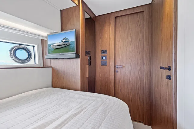 Slide: The Image of Azimut Fly 72 2017 - 103