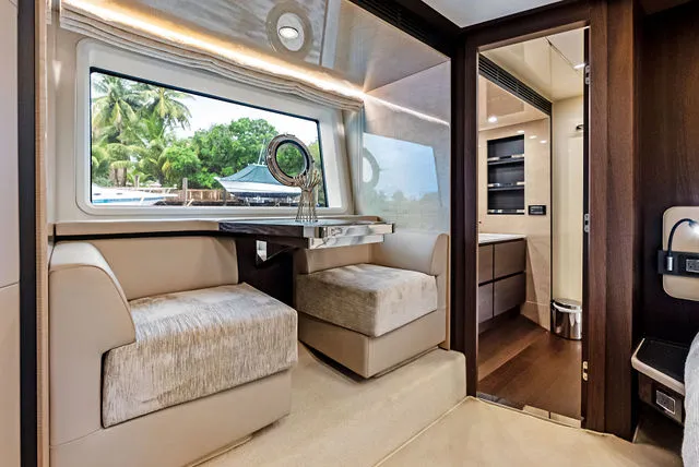Slide: The Image of Azimut Fly 72 2017 - 115