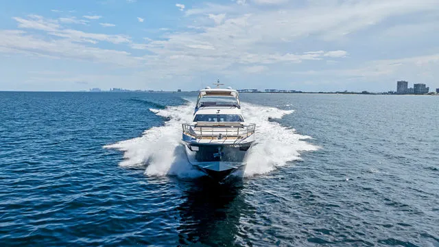 Slide: The Image of Azimut Fly 72 2017 - 138
