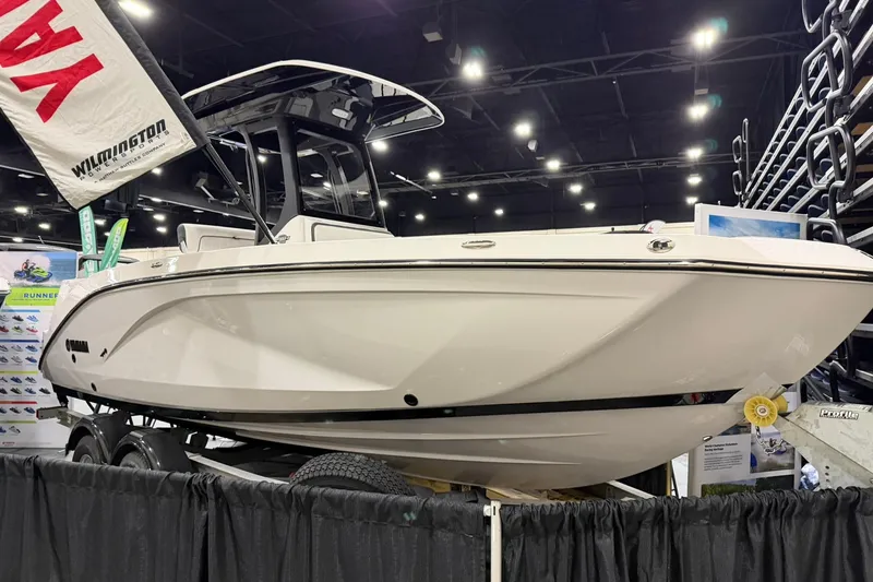 The Image of 2025 Yamaha Boats 222 FSH Sport E displayed indoors at a boat show. - 1