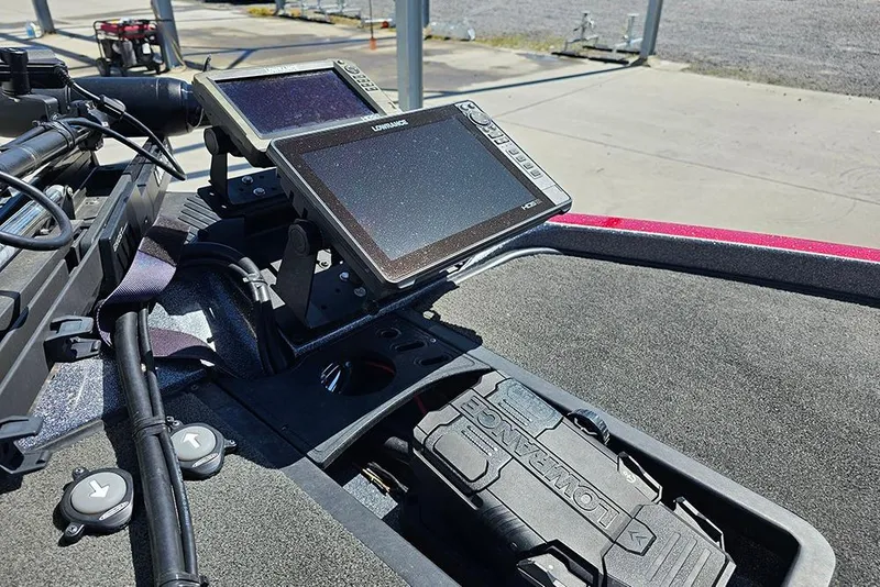 Slide: The Image of 2015 Ranger Z521 Comanche boat dashboard with Lowrance electronics and control panel. - 13