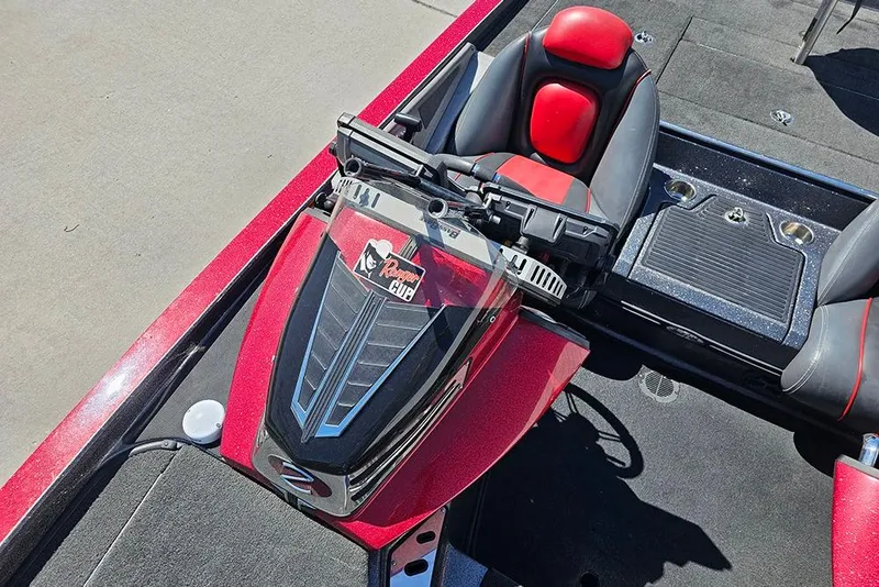 Slide: The Image of 2015 Ranger Z521 Comanche boat interior with red and black seating and dashboard. - 21