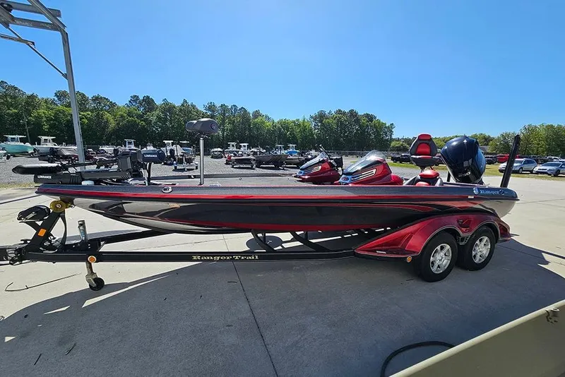 Slide: The Image of 2015 Ranger Z521 Comanche boat on trailer in outdoor lot. - 6