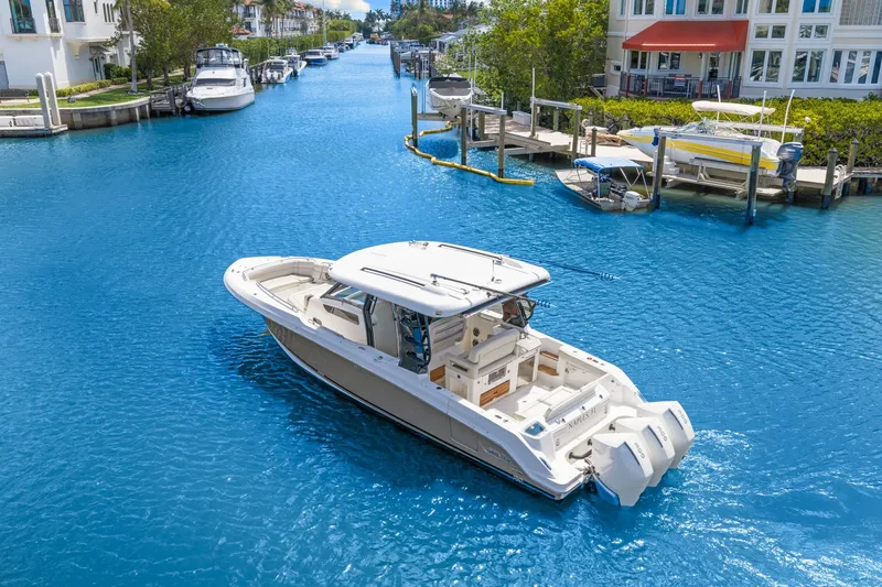 Slide: The Image of Boston Whaler 350 Realm 2022 - 13