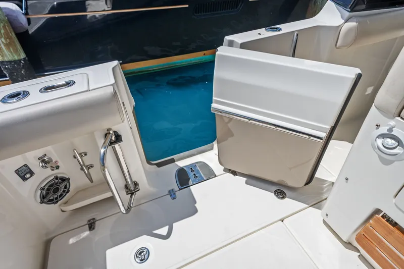 Slide: The Image of Boston Whaler 350 Realm 2022 - 23