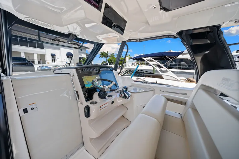 Slide: The Image of Boston Whaler 350 Realm 2022 - 26