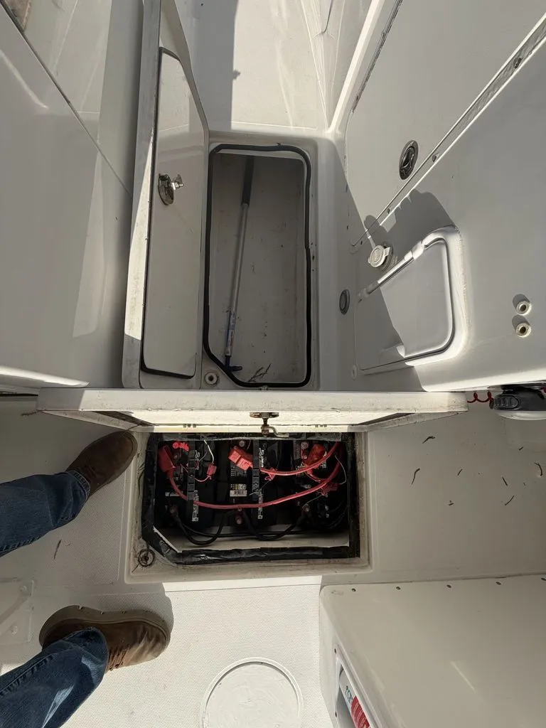 Slide: The Image of Sea Hunt Escape 250 SE DL 2012 - 12