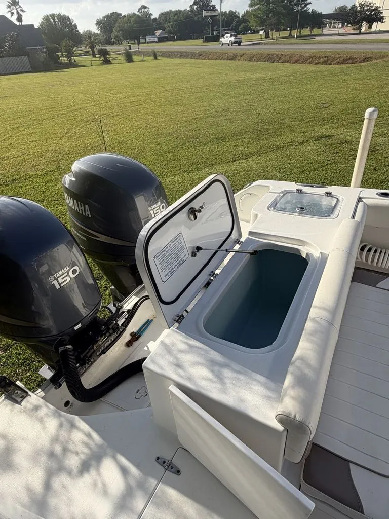 Slide: The Image of Sea Hunt Escape 250 SE DL 2012 - 13