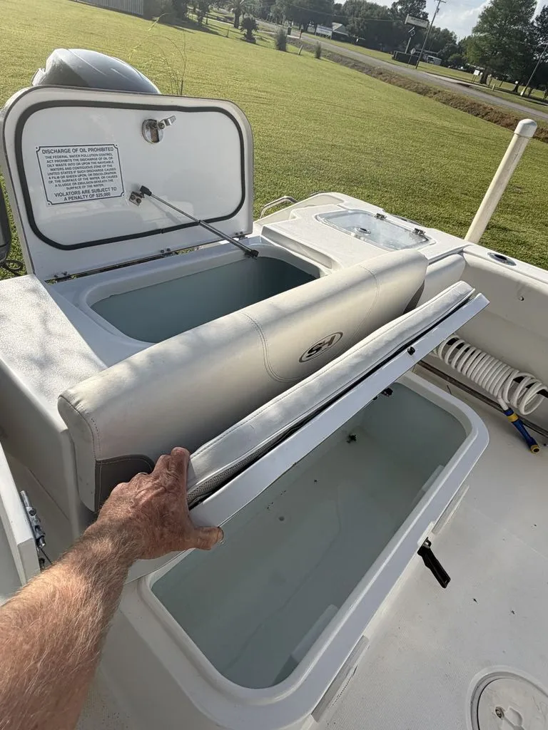 Slide: The Image of Sea Hunt Escape 250 SE DL 2012 - 15