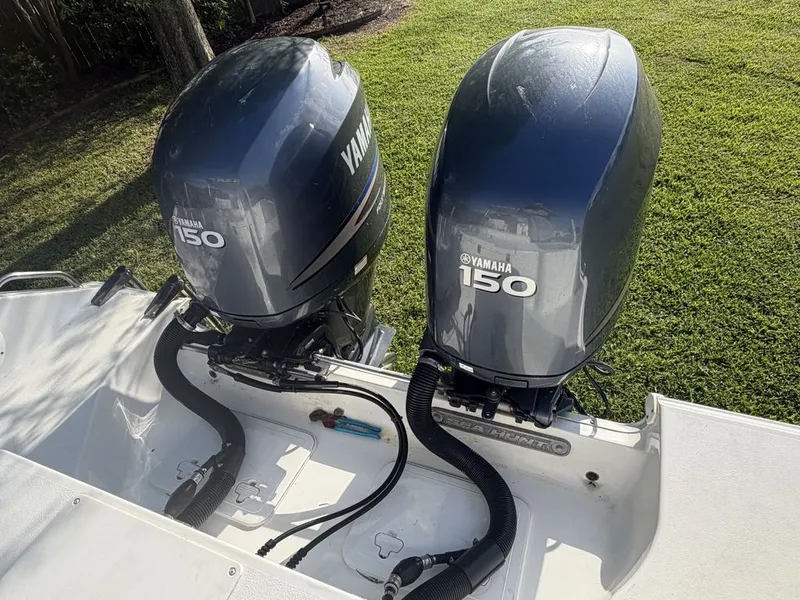 Slide: The Image of Sea Hunt Escape 250 SE DL 2012 - 25