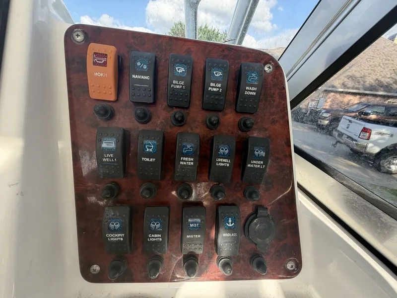 Slide: The Image of Sea Hunt Escape 250 SE DL 2012 - 8