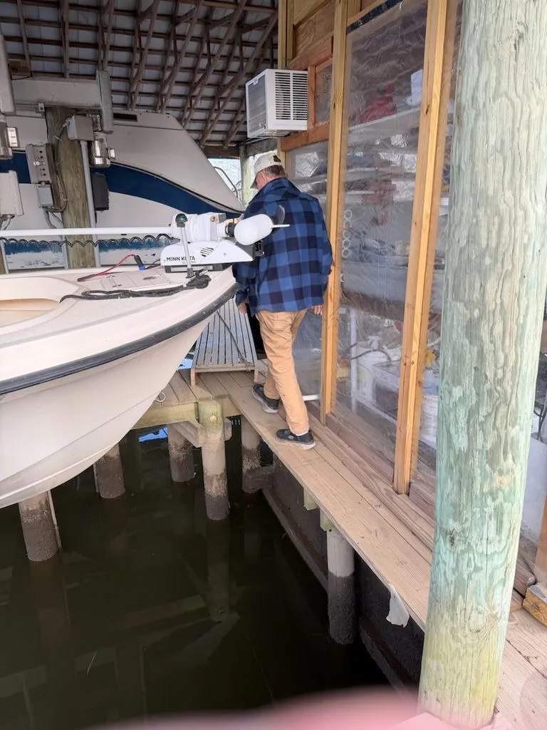 Slide: The Image of Parker Marine 1801 Center Console 2012 - 3