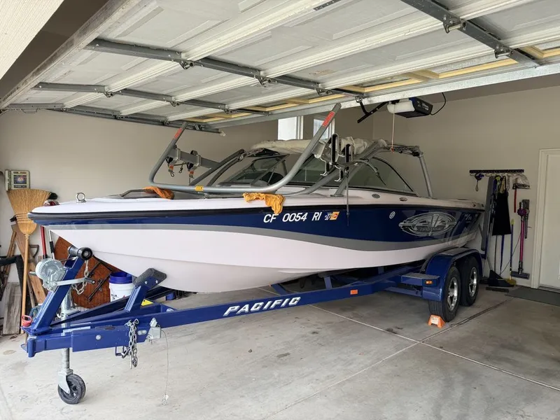 Slide: The Image of Correct Craft Air Nautique 2005 - 14