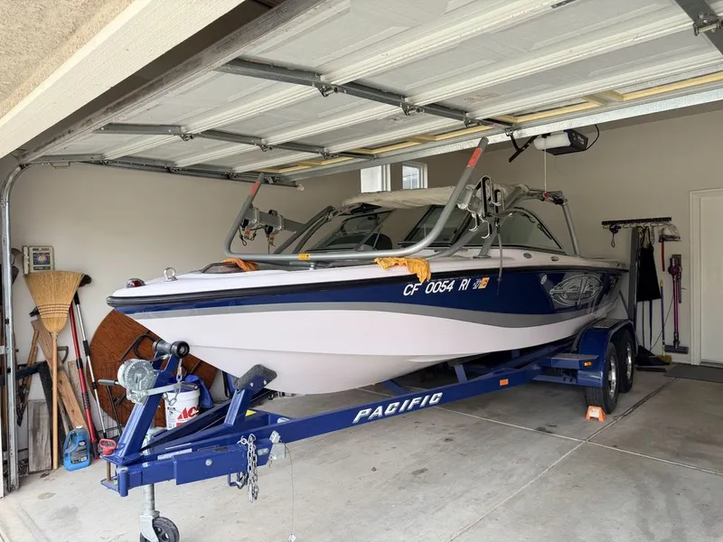 Slide: The Image of Correct Craft Air Nautique 2005 - 15