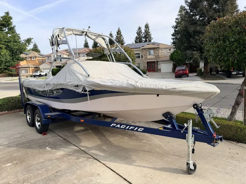 Slide: The Image of Correct Craft Air Nautique 2005 - 29