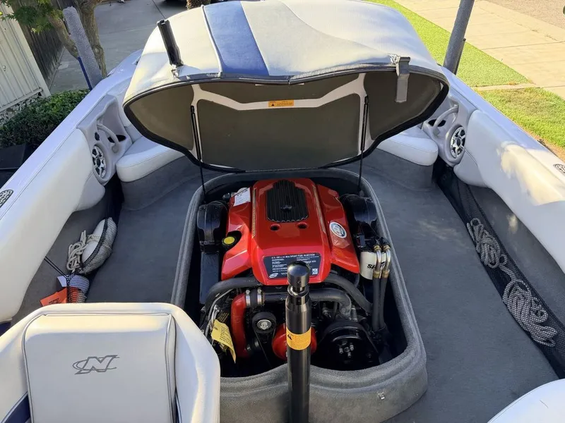 Slide: The Image of Correct Craft Air Nautique 2005 - 30