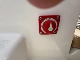 Slide: The Image of Battery switch on Bayliner VR5 Bowrider I/O 2023. - 6