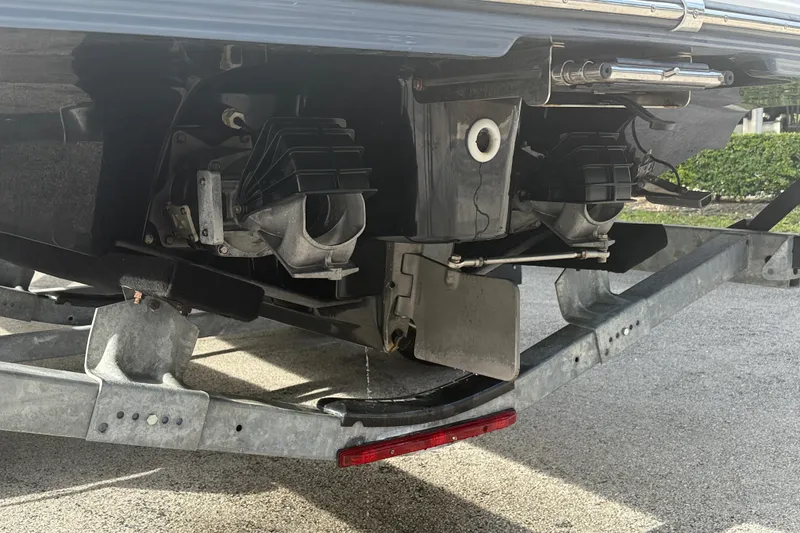 Slide: The Image of 2018 Yamaha Boats 242 Limited S E-Series jet propulsion system on trailer. - 16