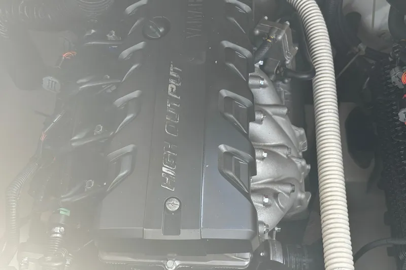 Slide: The Image of Engine of 2018 Yamaha Boats 242 Limited S E-Series, showcasing high output design. - 22