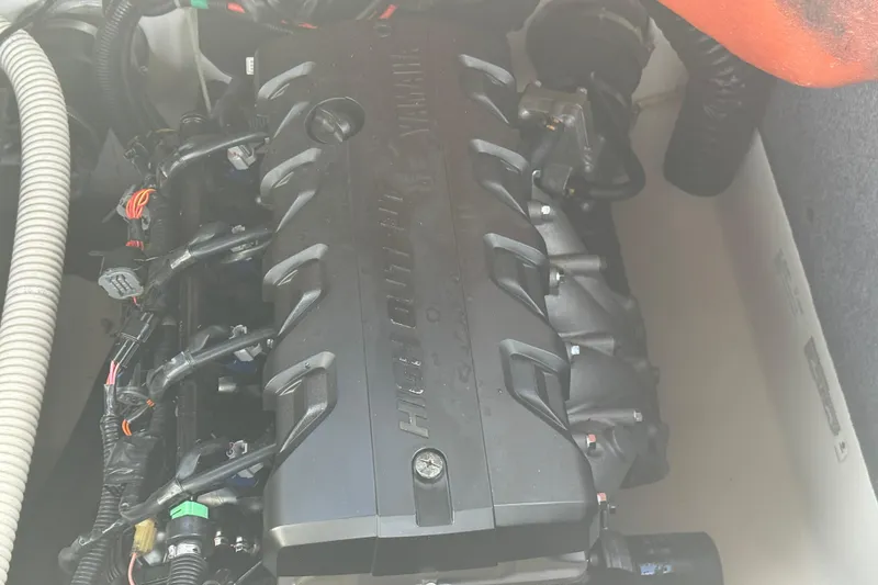 Slide: The Image of Engine compartment of a 2018 Yamaha Boats 242 Limited S E-Series. - 23