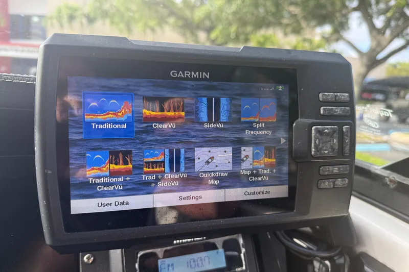 Slide: The Image of Garmin fishfinder display on 2018 Yamaha Boats 242 Limited S E-Series, showing sonar options. - 28