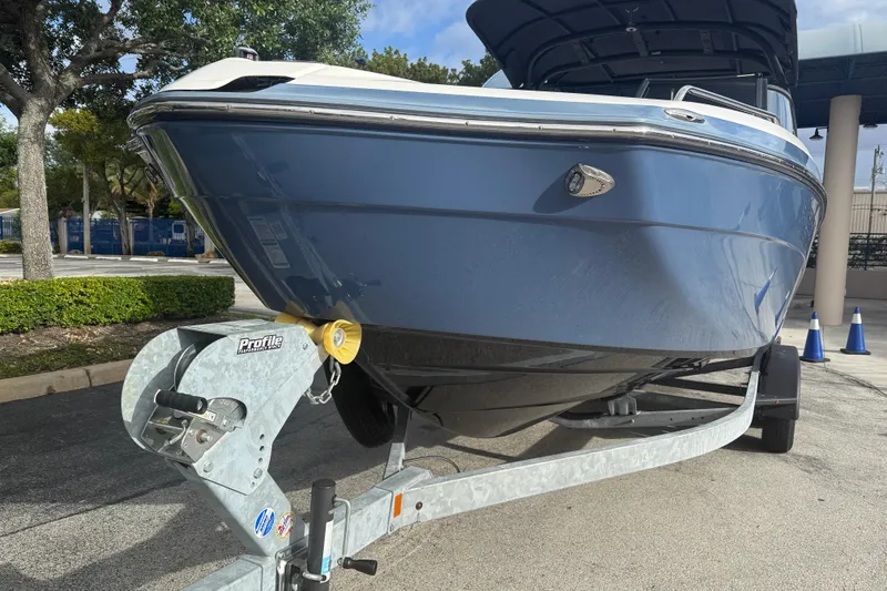 Slide: The Image of 2018 Yamaha Boats 242 Limited S E-Series on trailer, parked outdoors. - 4