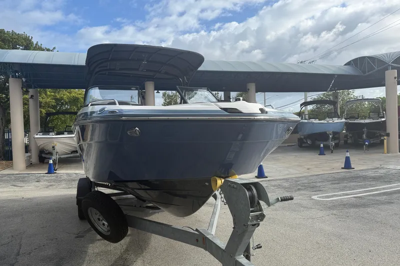 Slide: The Image of 2018 Yamaha Boats 242 Limited S E-Series on trailer under canopy. - 6
