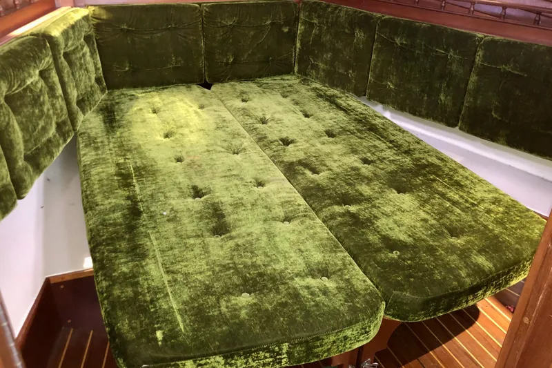 Slide: The Image of 1986 Gozzard 36 interior - 15