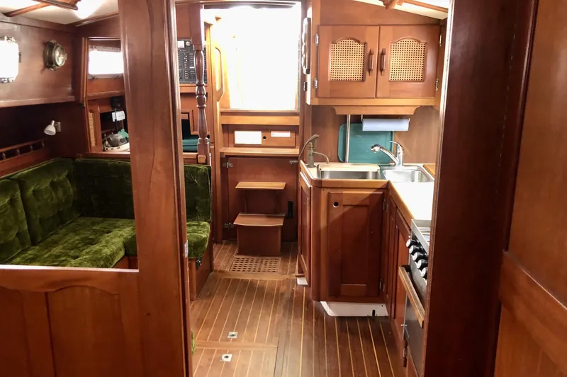 Slide: The Image of 1986 Gozzard 36 salon area - 17