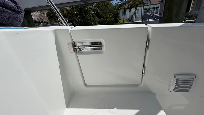 Slide: The Image of Jeanneau NC 795 Series 2, 2024, boat door and vent. - 18