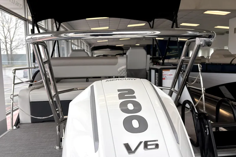 Slide: The Image of Crest 235 SLSC CONQUEST 2026 with Mercury 200 V6 engine. - 4