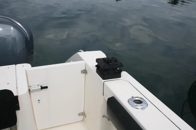 Slide: The Image of 2005 Pursuit 3070 Offshore boat stern with motor mount and water view. - 20