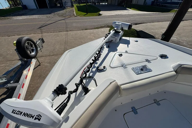 Slide: The Image of 2016 NauticStar 231 Coastal boat with Minn Kota trolling motor on deck. - 22