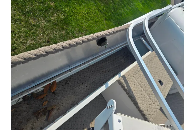 Slide: The Image of 2006 Suncruiser Trinidad 220 boat interior with carpeted flooring and metal railing. - 12