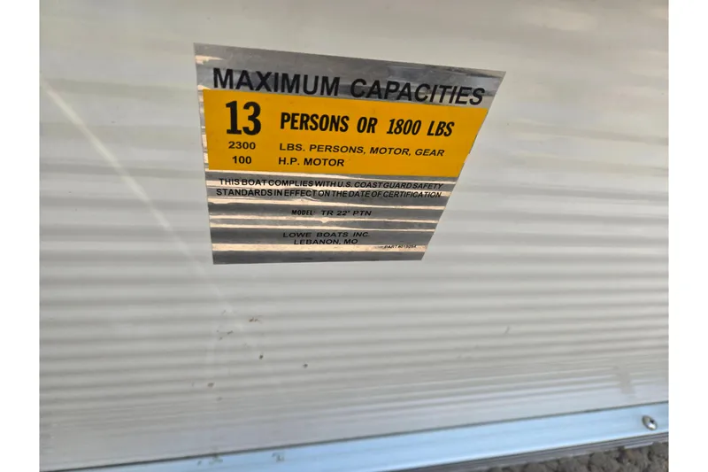 Slide: The Image of Capacity label on 2006 Suncruiser Trinidad 220, indicating 13 persons or 1800 lbs limit. - 16