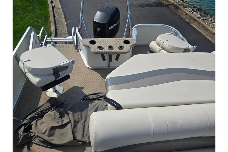 Slide: The Image of 2006 Suncruiser Trinidad 220 pontoon boat interior with seating and Mercury outboard motor. - 17